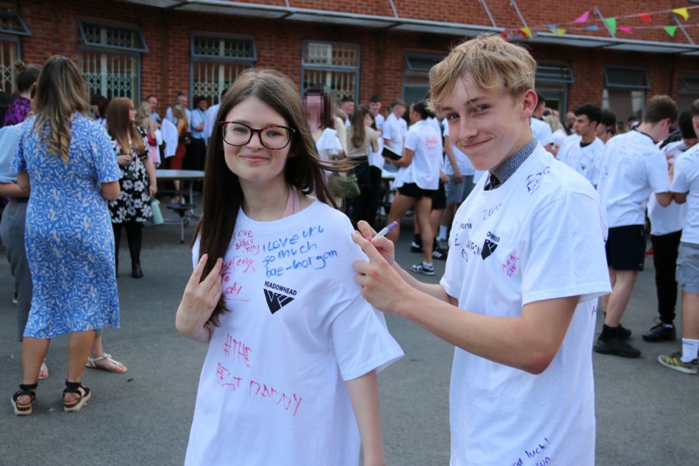 y11s sign t shirts