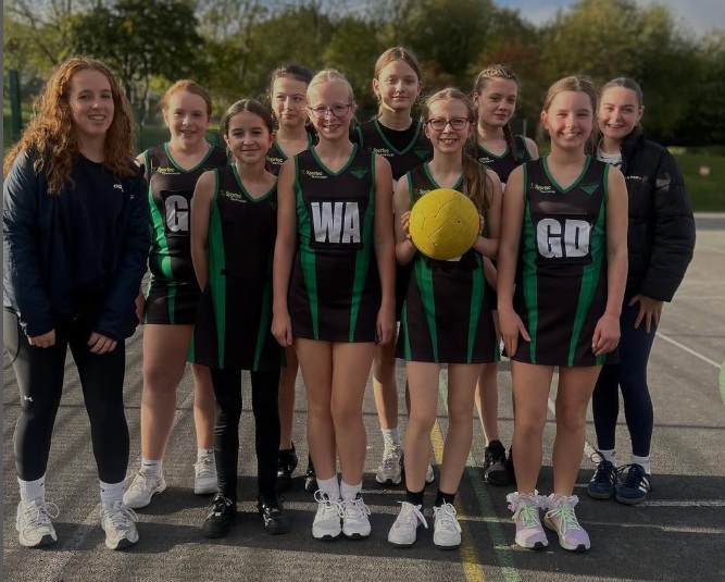 u13s netball team pose for photo